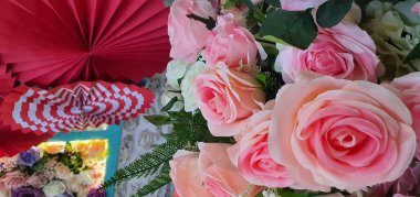 Kuching, Sarawak / Malezya - 2 Şubat 2020: Sevgililer Günü Çiçekleri ve Dekorasyonları