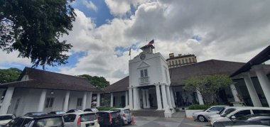 Kuching, Sarawak / Malezya - 6 Şubat 2020: The Waterfront area and Carpenter Street of Kuching