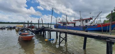 Telaga Air, Sarawak / Malezya - 15 Mart 2020: Telaga Air 'in Güzel Balıkçı Köyü