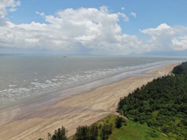 Trombol 'un Altın Plajı, Sarawak, Borneo Adası