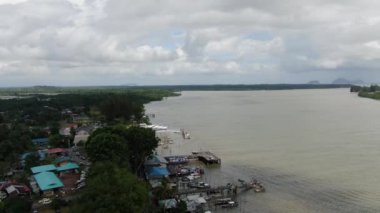 Telaga Air, Sarawak / Malezya - 15 Mart 2020: Telaga Air 'in Güzel Balıkçı Köyü
