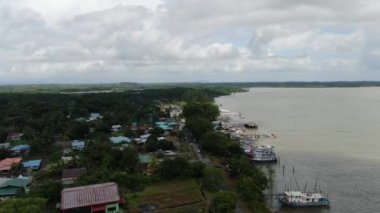 Telaga Air, Sarawak / Malezya - 15 Mart 2020: Telaga Air 'in Güzel Balıkçı Köyü