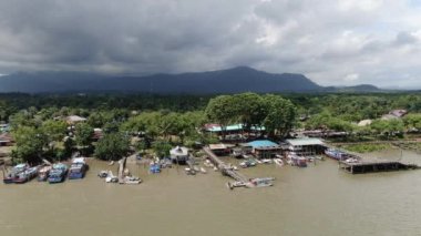 Telaga Air, Sarawak / Malezya - 15 Mart 2020: Telaga Air 'in Güzel Balıkçı Köyü