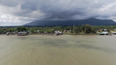 Telaga Air, Sarawak / Malezya - 15 Mart 2020: Telaga Air 'in Güzel Balıkçı Köyü