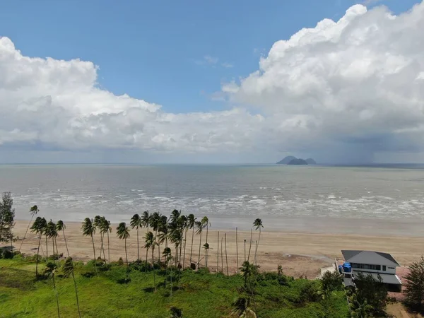 婆罗洲沙捞越特罗姆博黄金海岸 — 图库照片