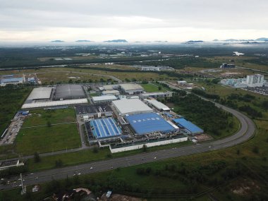 Kuching, Sarawak / Malezya - 26 Mart 2020: Samajaya Endüstriyel Bölgesi ve Tabuan Sükuneti ticari alanı, apartman dairesi ve konutları