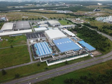 Kuching, Sarawak / Malezya - 26 Mart 2020: Samajaya Endüstriyel Bölgesi ve Tabuan Sükuneti ticari alanı, apartman dairesi ve konutları