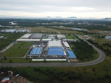 Kuching, Sarawak / Malezya - 26 Mart 2020: Samajaya Endüstriyel Bölgesi ve Tabuan Sükuneti ticari alanı, apartman dairesi ve konutları