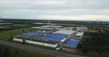 Kuching, Sarawak / Malezya - 26 Mart 2020: Samajaya Endüstriyel Bölgesi ve Tabuan Sükuneti ticari alanı, apartman dairesi ve konutları