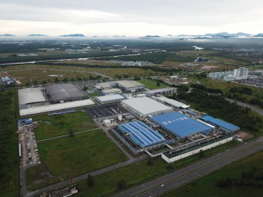 Kuching, Sarawak / Malezya - 26 Mart 2020: Samajaya Endüstriyel Bölgesi ve Tabuan Sükuneti ticari alanı, apartman dairesi ve konutları