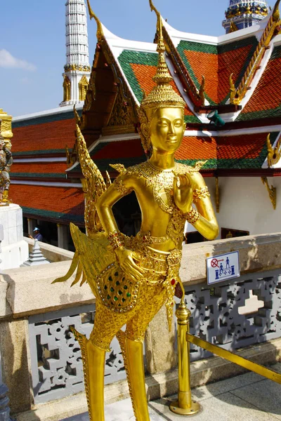 Statue Des Goldenen Engels Wat Pra Kaeo Thailand — Stockfoto