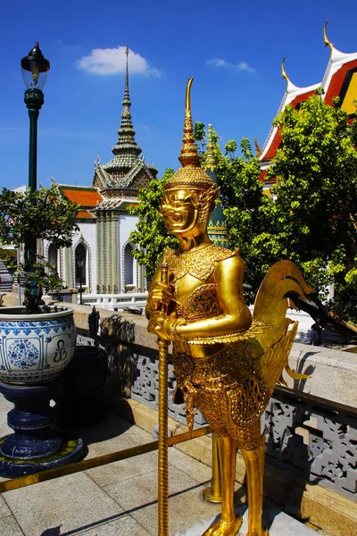 Statue Des Goldenen Engels Wat Pra Kaeo Thailand — Stockfoto