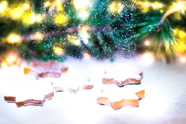 Biscoitos de gengibre e ramos de abeto. Kartika coberta de neve, Chris — Fotografia de Stock