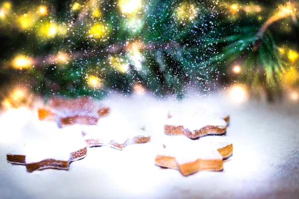 Biscoitos de gengibre e ramos de abeto. Kartika coberta de neve, Chris — Fotografia de Stock