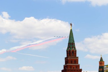 Rusya, Moskova, 7 Mayıs 2016 - prova geçit üzerinde kırmızı Squi