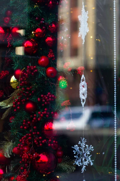 Kerst showcase met reflectie. Kerstdecor. — Stockfoto