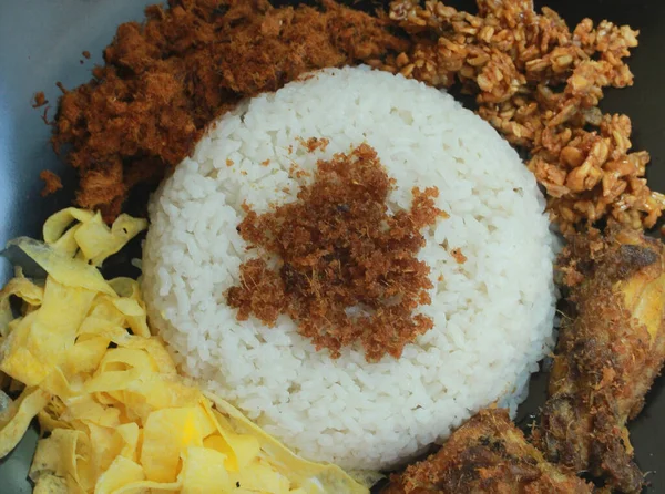 Hemlagad Indonesisk Traditionell Mat Ris Med Kokosmjölk — Stockfoto