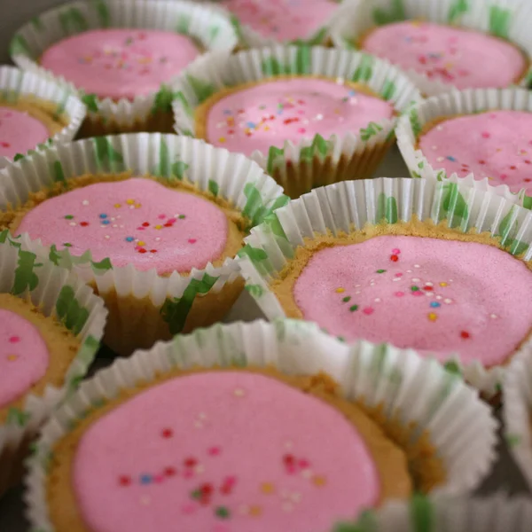 Hausgemachte Leckere Tasse Kuchen Mit Sahne — Stockfoto