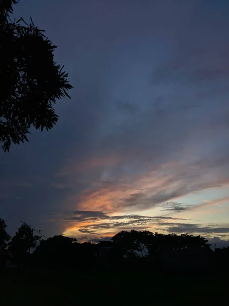 Gyönyörű Reggel Tiszta Égbolttal Csodálatos Napfelkeltével — Stock Fotó