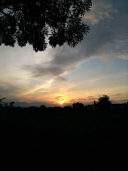 Утро Чистым Небом Удивительным Восходом Солнца — стоковое фото