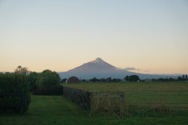 Taranaki Dağı 'nın güzel manzarası Yeni Zelanda