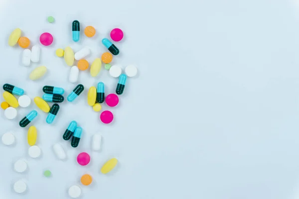Sortiment farmaceutické medicíny pilulky, tablety a tobolky, — Stock fotografie