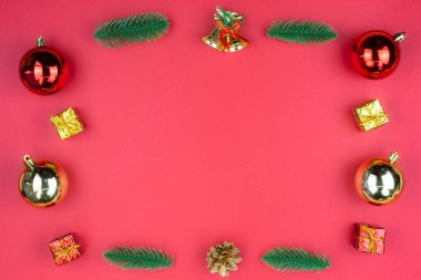 Noel kompozisyonu, kırmızı Noel dekorasyonunun üst görüntüsü