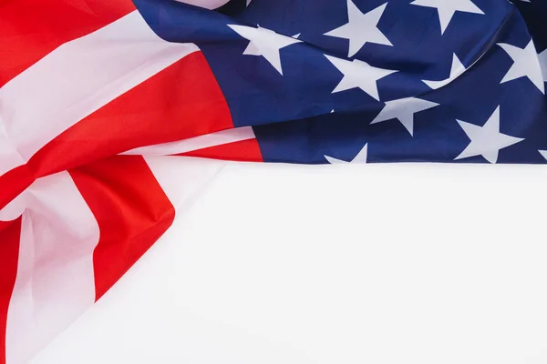 Bandera estadounidense sobre fondo blanco. Para el Día de los Estados Unidos, Mem —  Fotos de Stock