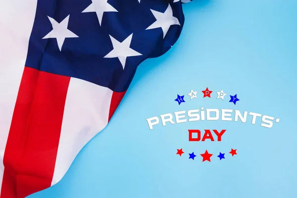 Happy Presidents 'Day typography over blue background with US Am — стоковое фото