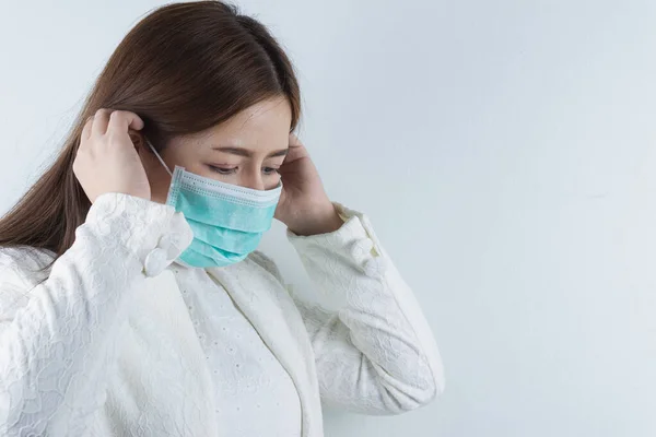 Kobieta Biznesu Masce Ochronnej Przed Koronawirusem Zimno Koncepcja Koronawirusu Zanieczyszczenia — Zdjęcie stockowe