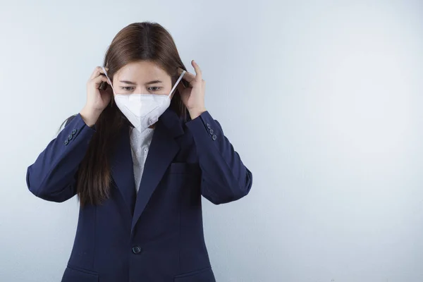 Die Geschäftsfrau Mit Schutzmaske Gegen Coronavirus Und Erkältung Coronavirus Und — Stockfoto