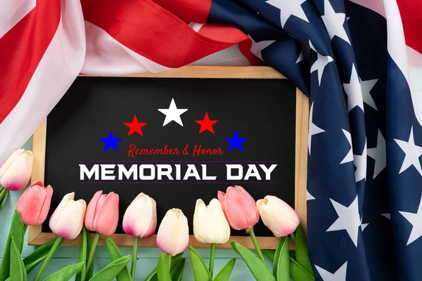 American Flag Blackboard Tulip Flower Blue Wooden Background Usa Memorial — Stock Photo, Image