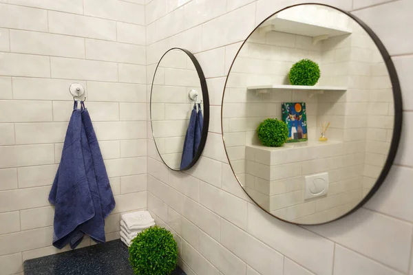 Bathroom in a residential building. Dressing table with mirrors. — Stok fotoğraf