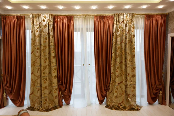 Luxurious Bard Curtains Window Mansion Exit Balcony Square Shaped Ceiling — Stock Photo, Image