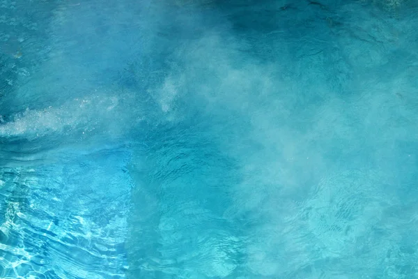 Termal Havuzda Saf Temiz Sıcak Akar Havuzun Üstünde Sis Yükselir — Stok fotoğraf