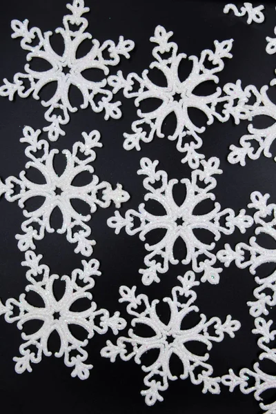 Big White Snowflakes Black Background Several White Sparkling Snowflakes Form — Stock Photo, Image