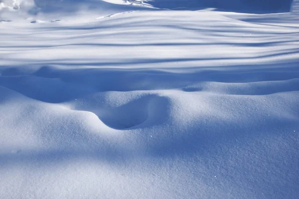 Een Sneeuw Bedekte Grond Witte Heldere Sneeuw Vormt Een Prachtige — Stockfoto