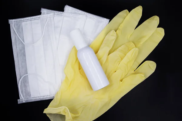 个人防护设备 医用面罩 喷雾消毒剂和手套防止病毒的手段 危险的亚洲Ncov Corona病毒 免版税图库照片