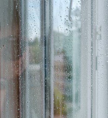 Damla penceresinde sonra Perşembe günü yaz yağmuru
