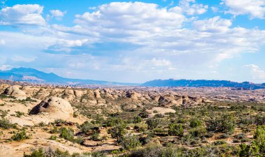 Utah 'ın güneyindeki muhteşem Arches Ulusal Parkı' na bir göz atalım..