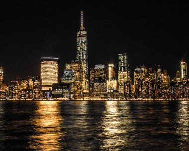 New York, Ny / ABD - 5 Ocak 2016: New York şehrinin bir kış akşamı gökyüzü manzarası.