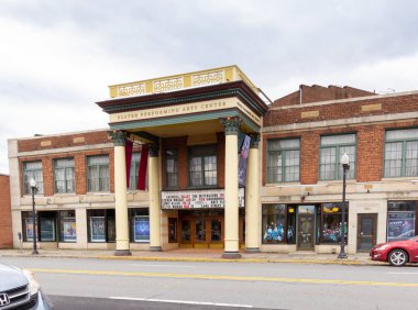 Kingston, Ny / ABD - 15 Aralık 2019: Ulster Sahne Sanatları Merkezi 'nin 3 / 4 manzarası