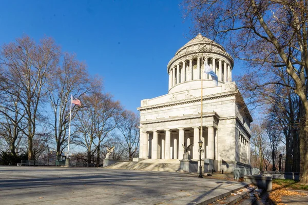 Nova York, NY / Estados Unidos - 22 de dezembro de 2019: uma vista panorâmica do General Grant National Memorial, mais conhecido como Grant 's Tomb — Fotografia de Stock