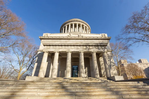 Nova York, NY / Estados Unidos - 22 de dezembro de 2019: uma vista panorâmica do General Grant National Memorial, mais conhecido como Grant 's Tomb — Fotografia de Stock