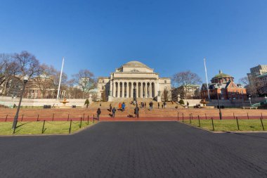 New York, Ny / ABD - 22 Aralık 2019: Kolombiya Üniversitesi ikonik Ziyaretçi Merkezi manzarası