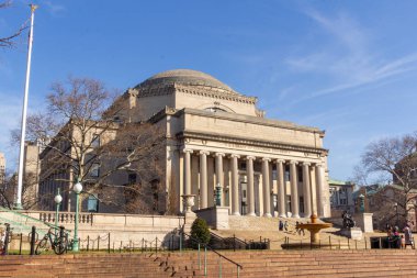 New York, Ny / ABD - 22 Aralık 2019: New York, Ny / ABD - 22 Aralık 2019: Columbia Üniversitesi Ziyaretçi Merkezi manzarası