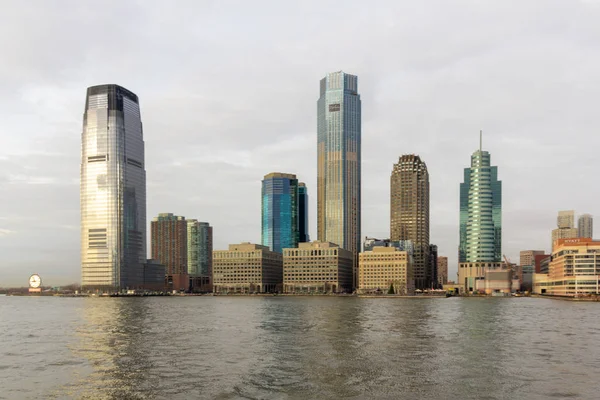 Jersey City, Nj / United States - 27. prosince 2019: Obraz krajiny budovy Morgan Stanley Office a dalších budov na Exchange Place v Jersey City — Stock fotografie