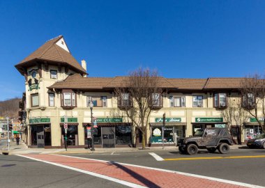 Sefalet, Ny / ABD - 17 Şubat 2020: Şehir merkezindeki Lafayette Bulvarı 'nın manzarası.