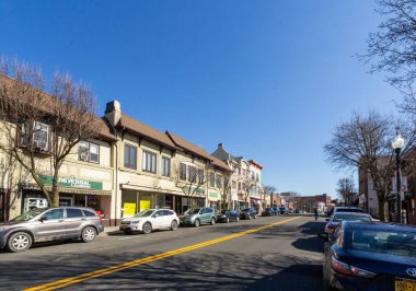 Hüsran, Ny / ABD - 17 Şubat 2020: Suffern 's Lafayette Bulvarı' nın dörtte üçü manzaralı.