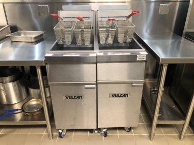 Nyack, Ny / ABD - 19 Şubat 2020: Ticari mutfağın fritözünün iç manzarası 
